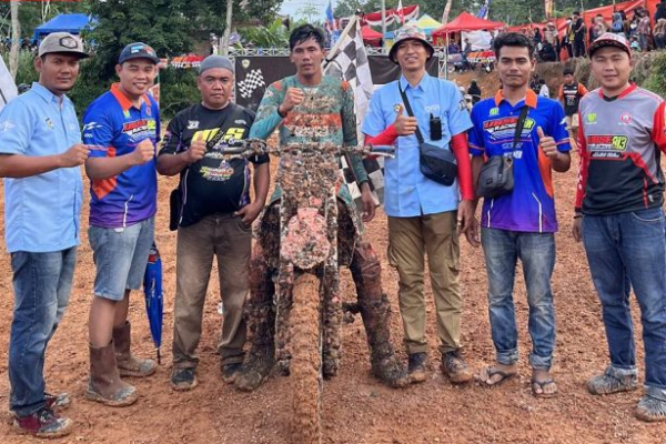 Gebrakan Awal Musim! Tim Baru “UBSE Tanggamus” Juara Umum Grasstrack IMS Tulang Bawang!