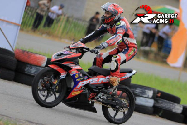 Tarung Perdana di MP2 Novice, Arena Racing Team Sambas Langsung Sabet Double Winner