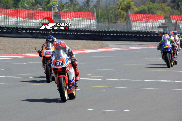 Ketat Sepanjang Race, Andi Gilang Juarai Race 1 NS250 MRS Round 4