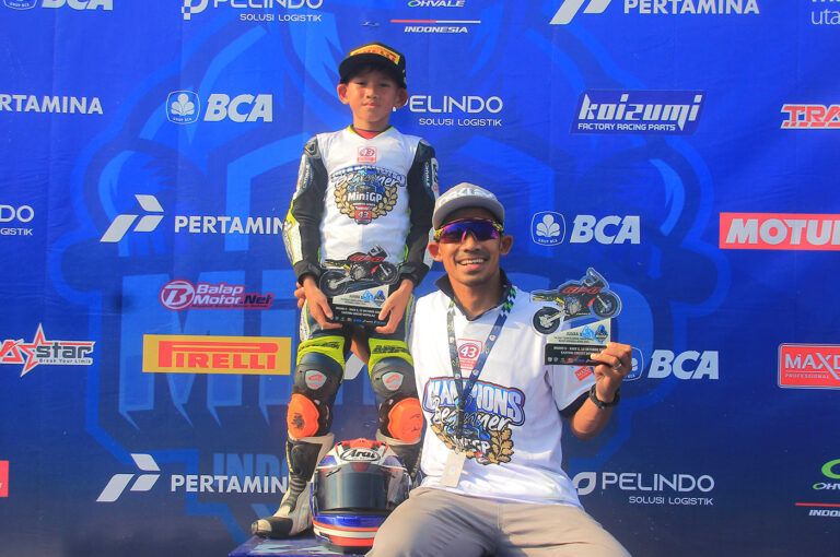 Sang Penerus! M Ali Imamudin, Putra Legenda Balap M Fadli Juara Umum Junior Ohvale FIM MiniGP 2024