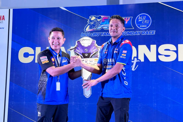 Raih Juara Umum R25 Pro bLU cRU Yamaha Sunday Race, Rey Ratukore Buktikan Usia Bukan Halangan!