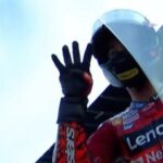 FRANCESCO Bagnaia beri isyarat 4 jari ke Jorge Martin di MotoGP Thailand 2024. Penyebabnya pun terungkap.