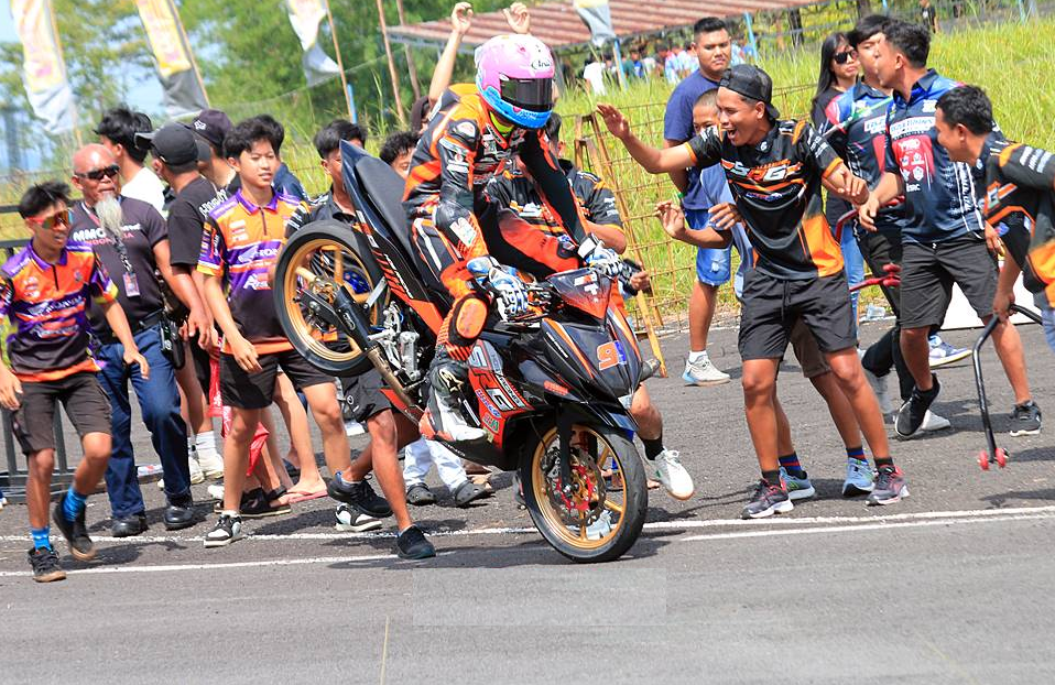 Final Motoprix Tasikmalaya: Chessy Meilandri Hentikan Dominasi Abud di Race 2 Novice