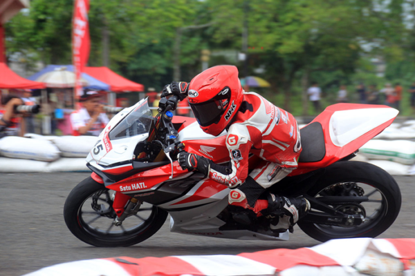 Abimanyu Fermadi Tampil Luar Biasa di HDC Purwokerto, Jawara Beginner dan CBR150R!