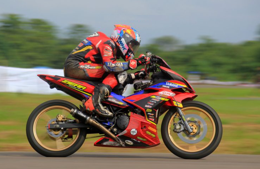 Alfi Husni Ziear Sukses Menahan Gempuran Rider Racetech di Final SCP, Motobatt Akinya!