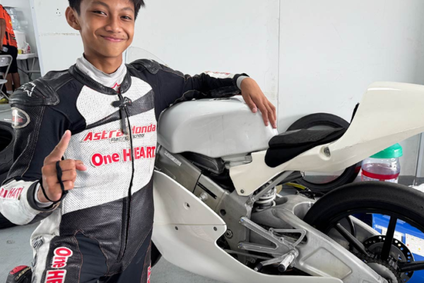 Bersiap Tarung di European Talent Cup (ETC), MK Ramadhipa Latihan Dengan NSF250R di Mandalika