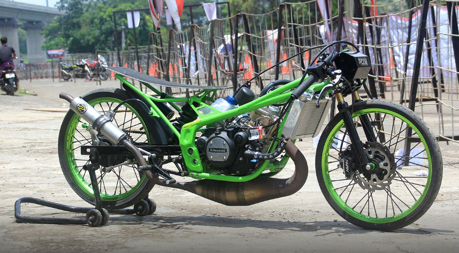 Asep Robot Beringas Tunggangi Ninja TU SP76 Motor di Sumber Production Drag Bike!